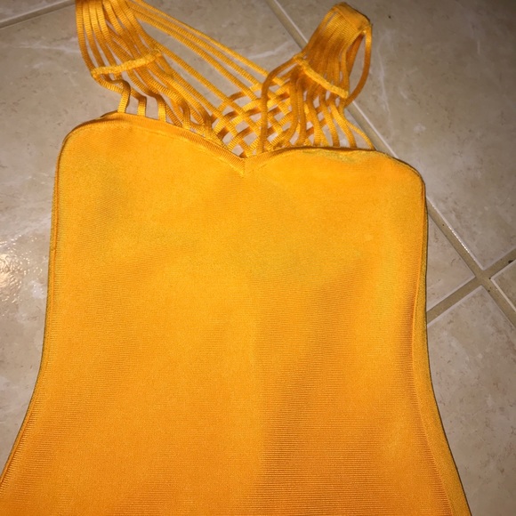 NWOT - Marciano Yellow Bandage Dress - Picture 7 of 10